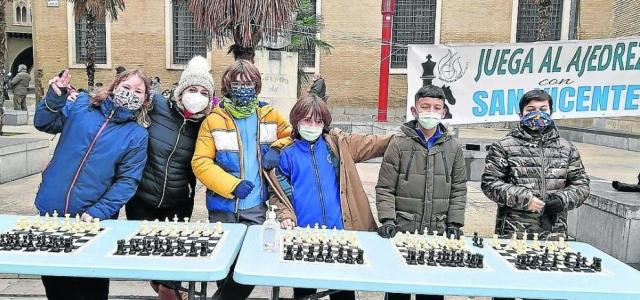 Alumnado del Colegio “San Vicente de Paúl” sacan el ajedrez a la calle