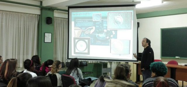 Ciencia Viva hace reflexionar sobre la reproducción asistida a los alumnos del IES Cabañas de La Almunia de Doña Godina