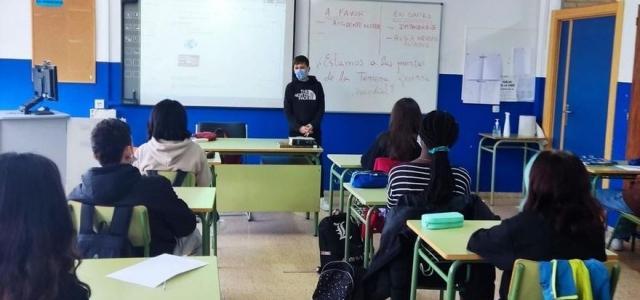 Los estudiantes del IES Lucas Mallada de Huesca debaten sobre la guerra de Ucrania