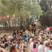 Una decena de centros educativos turolenses disfrutan de melodías en la calle