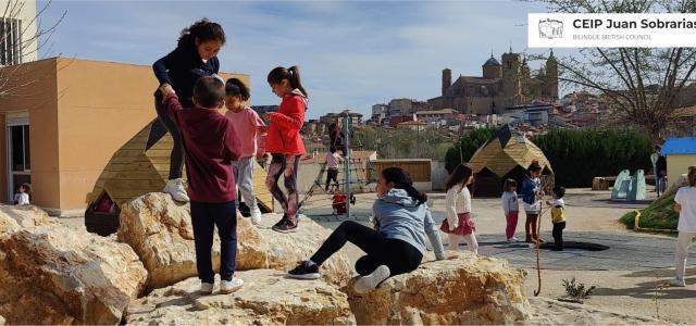 El CEIP “Juan Sobrarías”, de Alcañiz, un ejemplo en la renaturalización de los patios