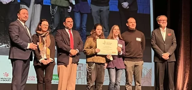 El coro intergeneracional del IES «Miguel Servet», de Zaragoza, Premio Estatal de Aprendizaje-Servicio de Apoyo a las Personas Mayores (ApS)