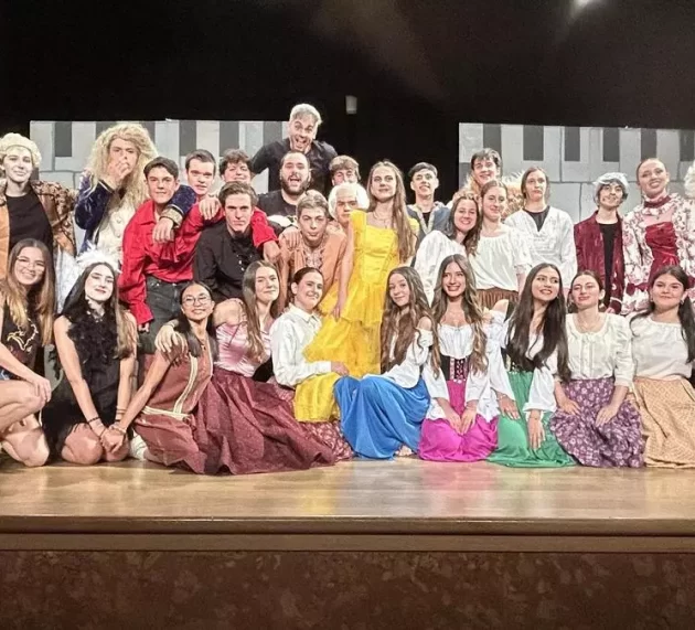 La compañía Álter Ego del Colegio «Escolapias Santa Engracia», de Zaragoza triunfa con su musical ‘La Bella y la Bestia’